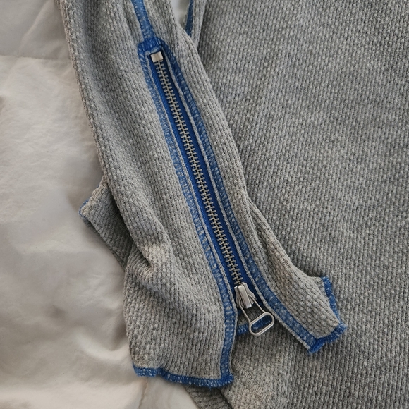 Free People Zip It Waffle Thermal Zipper Cuff Long Sleeve Gray Blue Trim Sz Med - Picture 4 of 8